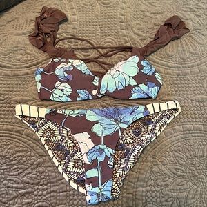 Maaji brand bikini, 4 in 1! (Reversible so there is 4 different pattern combos)